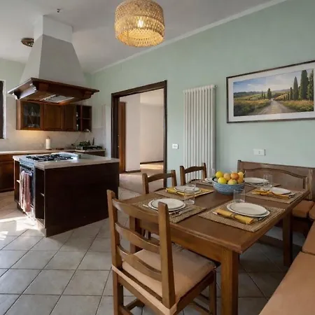 I Tre Fratelli Ad Arona 4br, Garden, Jacuzzi, ヴィラ *