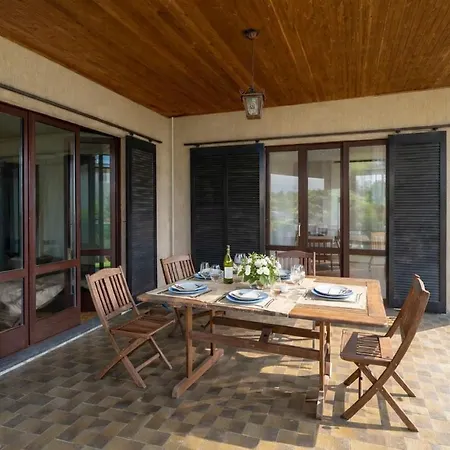 I Tre Fratelli Ad Arona 4br, Garden, Jacuzzi, ヴィラ Ghevio