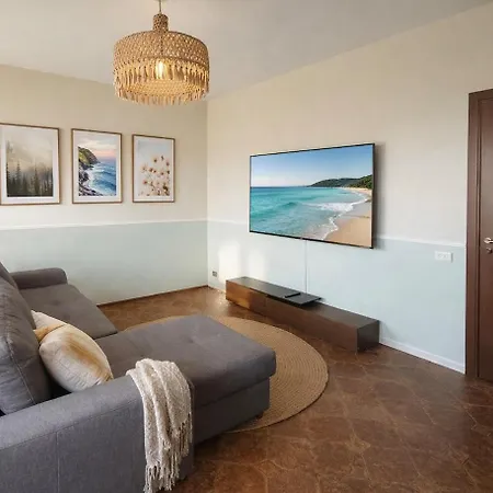 ヴィラ I Tre Fratelli Ad Arona 4br, Garden, Jacuzzi, Ghevio